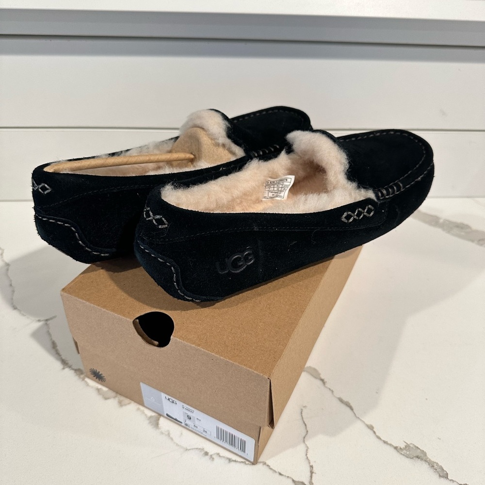 Brand New UGG Ansley Black Moc Toe Slippers- Size 9